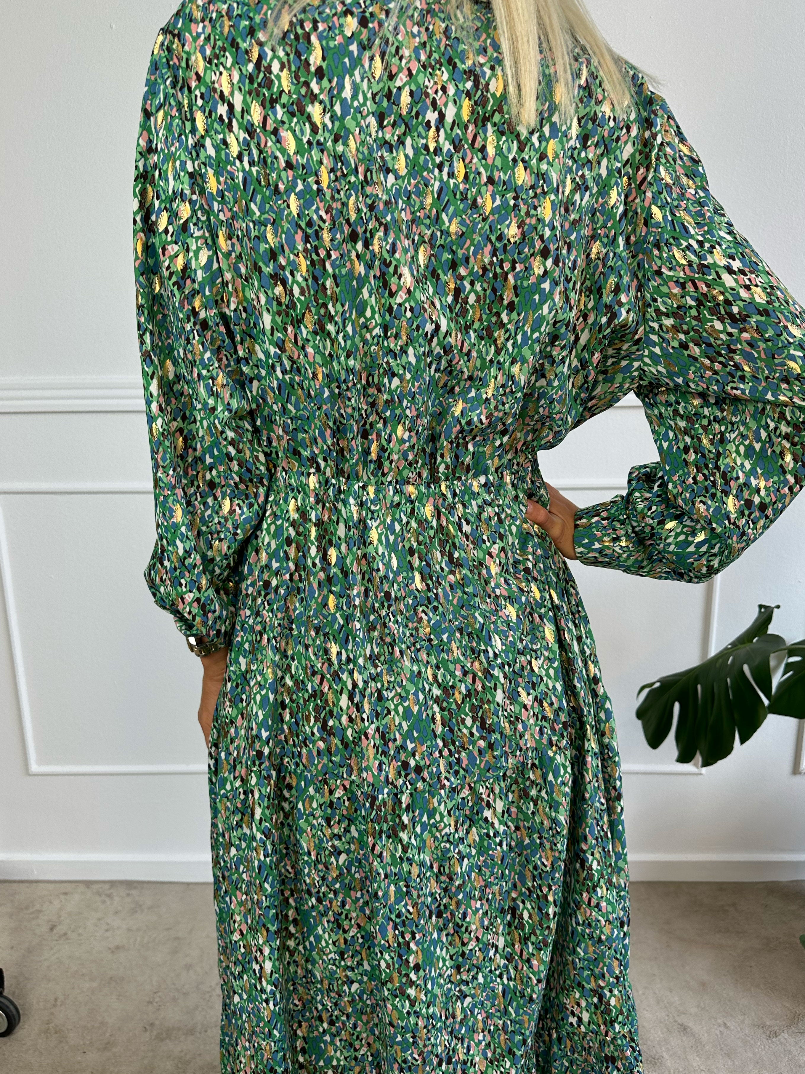 Jamilah - Lang kjole i lag på lag look med gulddetaljer